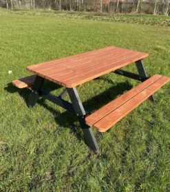 Goedkopepicknicktafels.nl | Zwart Bruine XL Picknicktafel Bruno | Tuintafel 6 Persoons | Bruin Zwart Gespoten Gedroogd Grenen Hout! -Buitentuin Winkel 1061x1200
