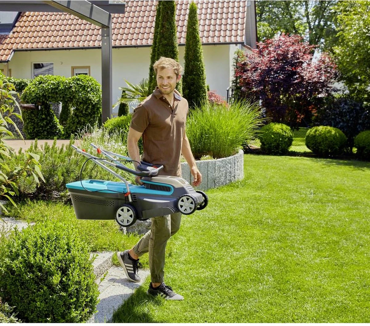 GARDENA - PowerMax 32/36V P4A Ready To Use Set - Grasmaaier (gemotoriseerd) - Maaihoogte 60mm - Snijbreedte 32 Cm 14 GARDENA - PowerMax 32/36V P4A Ready To Use Set - Grasmaaier (gemotoriseerd) - Maaihoogte 60mm - Snijbreedte 32 Cm - Afbeelding 12