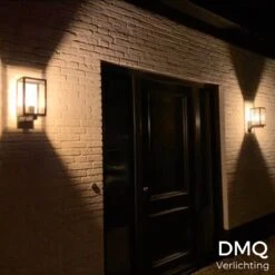 DMQ Buitenlamp Boston - Lantaarn Zwart IP44 - Voordeur - Wand / Hanglamp 13 DMQ Buitenlamp Boston - Lantaarn Zwart IP44 - Voordeur - Wand / Hanglamp -Buitentuin Winkel 1200x1198 62