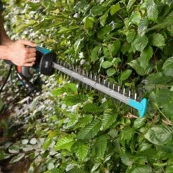 GARDENA - EasyCut 420/45 - Heggenschaar (gemotoriseerd) - Meslengte 45cm - Tandmes Opening 18mm -Buitentuin Winkel 1200x1200 1188