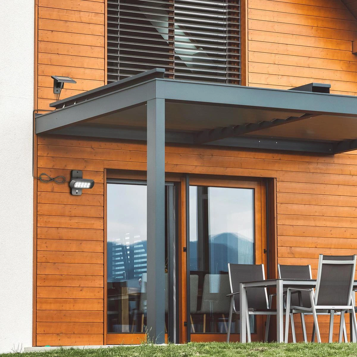 B.K.Licht - Buitenlamp - Wandlamp Buiten - Schijnwerper - Solar - Zonne-energie - Met Bewegingssensor - Floodlight - Tuin - Zwart - IP44 6 B.K.Licht - Buitenlamp - Wandlamp Buiten - Schijnwerper - Solar - Zonne-energie - Met Bewegingssensor - Floodlight - Tuin - Zwart - IP44 - Afbeelding 4