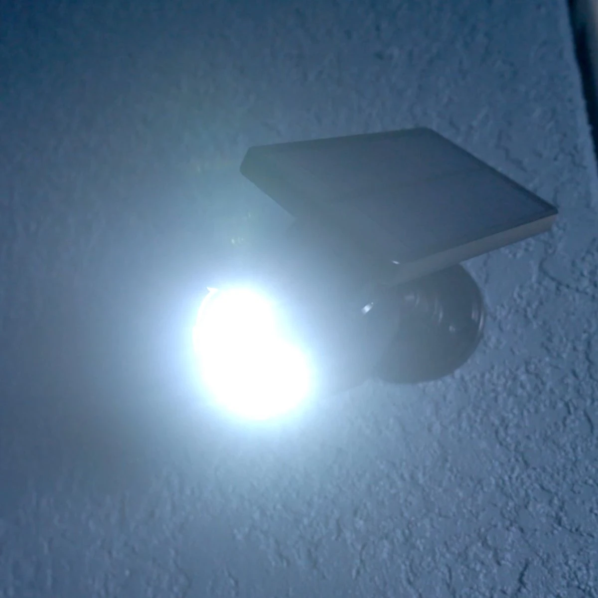 Panta Safe Light Solar LED - 8 High-power LED's - Tot 7,5 Meter Bereik - Weerbestendig & Robuust - Uitschakelfunctie - Daglichtsensor 4 Panta Safe Light Solar LED - 8 High-power LED's - Tot 7,5 Meter Bereik - Weerbestendig & Robuust - Uitschakelfunctie - Daglichtsensor - Afbeelding 2