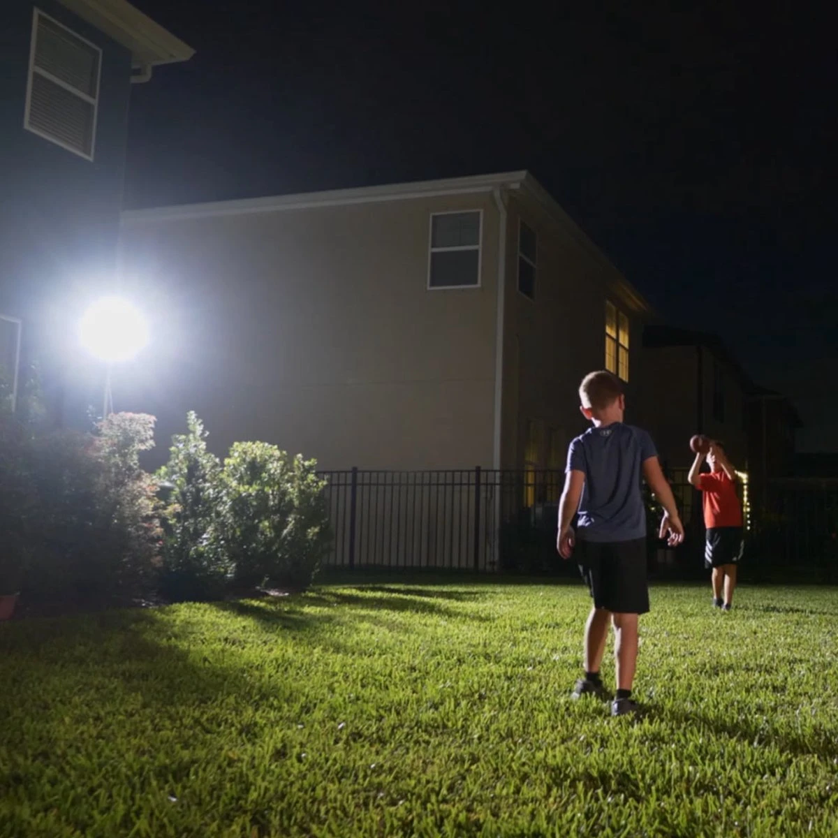 Panta Safe Light Solar LED - 8 High-power LED's - Tot 7,5 Meter Bereik - Weerbestendig & Robuust - Uitschakelfunctie - Daglichtsensor 9 Panta Safe Light Solar LED - 8 High-power LED's - Tot 7,5 Meter Bereik - Weerbestendig & Robuust - Uitschakelfunctie - Daglichtsensor - Afbeelding 7