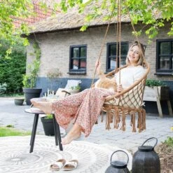 Vita5 Macramé Hangstoel - Voor Binnen En Buiten - Zonder Standaard - Incl. Kussen, Boekenvak En Beschermhoes - Tot 150kg - Bruin/Beige -Buitentuin Winkel 1200x1200 325