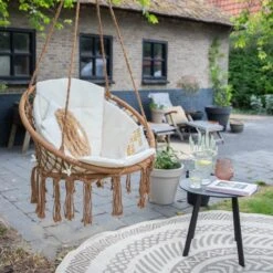 Vita5 Macramé Hangstoel - Voor Binnen En Buiten - Zonder Standaard - Incl. Kussen, Boekenvak En Beschermhoes - Tot 150kg - Bruin/Beige -Buitentuin Winkel 1200x1200 326
