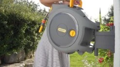 Hozelock AutoReel Slangenhouder / Wandslangbox 20m - Ø12,5mm 26 Hozelock AutoReel Slangenhouder / Wandslangbox 20m - Ø12,5mm -Buitentuin Winkel 1200x675 46