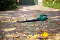 VONROC Accu Bladblazer – VPower 20V – 2 Standen – Max. Blaassnelheid 190km/u – Incl. Accu En Oplader 16 VONROC Accu Bladblazer – VPower 20V – 2 Standen – Max. Blaassnelheid 190km/u – Incl. Accu En Oplader -Buitentuin Winkel 1200x800 300