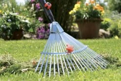 GARDENA Combisysteem Bladhark Hark - Werkbreedte Verstelbaar 30/50 Cm - Aanbevolen Steellengte 130 Cm -Buitentuin Winkel 1200x800 467