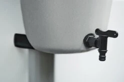 Elho Green Basics Rain Catcher 33 - Regenton Voor Balkonbuiten - Ø 33.5 X H 73.5 Cm - Grijs/Living Concrete 17 Elho Green Basics Rain Catcher 33 - Regenton Voor Balkonbuiten - Ø 33.5 X H 73.5 Cm - Grijs/Living Concrete -Buitentuin Winkel 1200x800 553