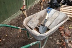 Silverline Mini Spade Met Ronde Kop En Houten Schacht - 70 Cm -Buitentuin Winkel 1200x803 4