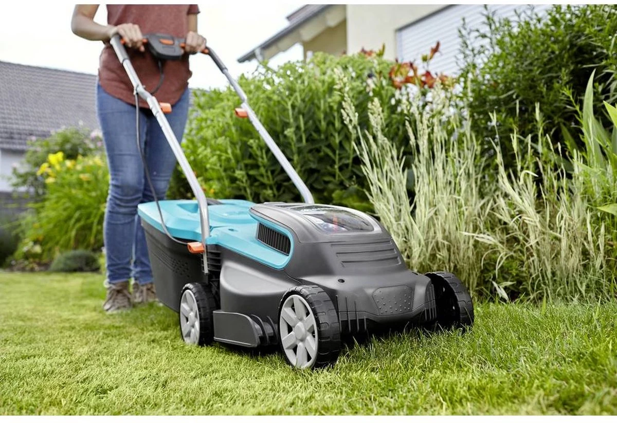 GARDENA - PowerMax 32/36V P4A Ready To Use Set - Grasmaaier (gemotoriseerd) - Maaihoogte 60mm - Snijbreedte 32 Cm 6 GARDENA - PowerMax 32/36V P4A Ready To Use Set - Grasmaaier (gemotoriseerd) - Maaihoogte 60mm - Snijbreedte 32 Cm - Afbeelding 4