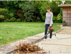 Black & Decker BLACK+DECKER BEBLV300SB-QS Bladblazer - 404 Km/u - 3000W - Zuig-/blaasfunctie - Gesnoerd -Buitentuin Winkel 1200x911 3