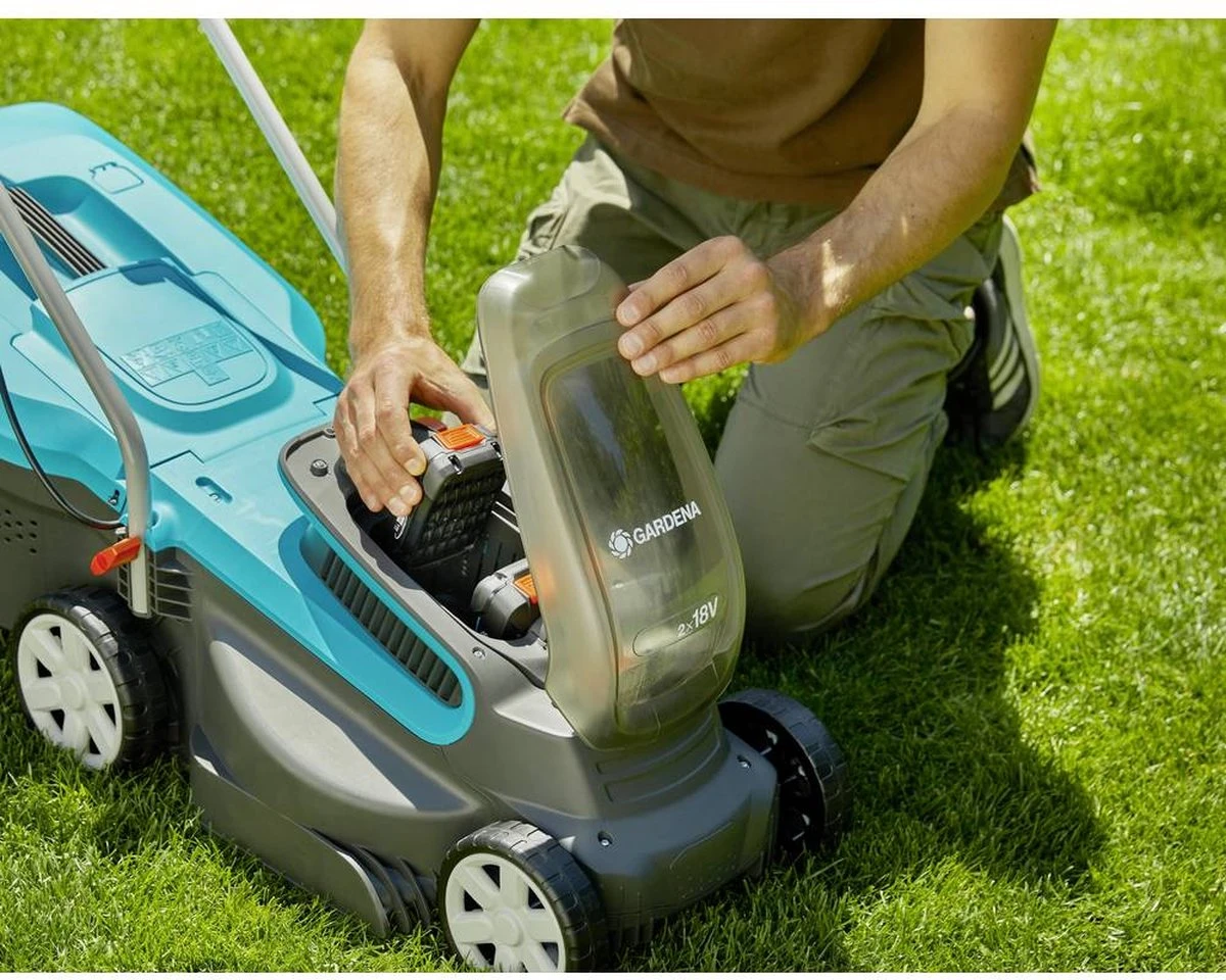 GARDENA - PowerMax 32/36V P4A Ready To Use Set - Grasmaaier (gemotoriseerd) - Maaihoogte 60mm - Snijbreedte 32 Cm 9 GARDENA - PowerMax 32/36V P4A Ready To Use Set - Grasmaaier (gemotoriseerd) - Maaihoogte 60mm - Snijbreedte 32 Cm - Afbeelding 7