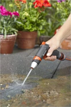 GARDENA - Premium Reinigingssproeier Spuitpistool - Metaal - Voor Reiniging En Bewatering -Buitentuin Winkel 800x1200 119