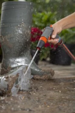 GARDENA - Comfort Reinigingsbroes - Spuitpistool - Traploos Instelbaar -Buitentuin Winkel 800x1200 158