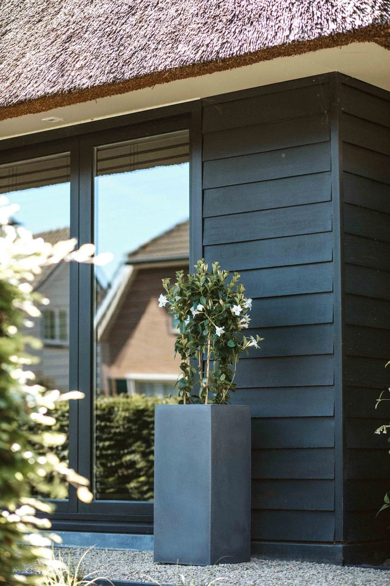 Capi Europe - Bloempot Rechthoek Smooth NL - 36x36x79 - Zwart - Voor Binnen En Buiten - KBL952 6 Capi Europe - Bloempot Rechthoek Smooth NL - 36x36x79 - Zwart - Voor Binnen En Buiten - KBL952 - Afbeelding 4