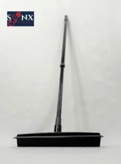 Synx Tools Zachte Bezem Rubberen Zwart 30cm Vloertrekker Binnen Bezem - Pet Hair Remover Bezems - Huisdierhaar Verwijderaar En Kappersbezem Met Steel - Vloertrekkers Met Bezemsteel - Vloertrekker Badkamer - 60/120 Cm Steel -Buitentuin Winkel 885x1200