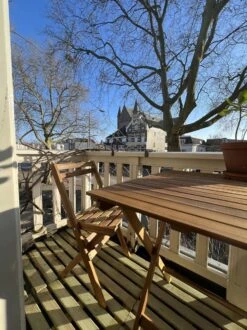 Bistro Set Hout Balkonset FSC – Patio Set Tuin – Houten Frans Tuinsetje – Kleine Tuinset – Complete Kleine Balkon Tafelset Met Gratis Bijzettafel – Hardhout FSC Balkonstoelen & Balkon Tafel - Tuintafel En Stoelen - Bistroset Van Hout – Balcony Set -Buitentuin Winkel 899x1200 1